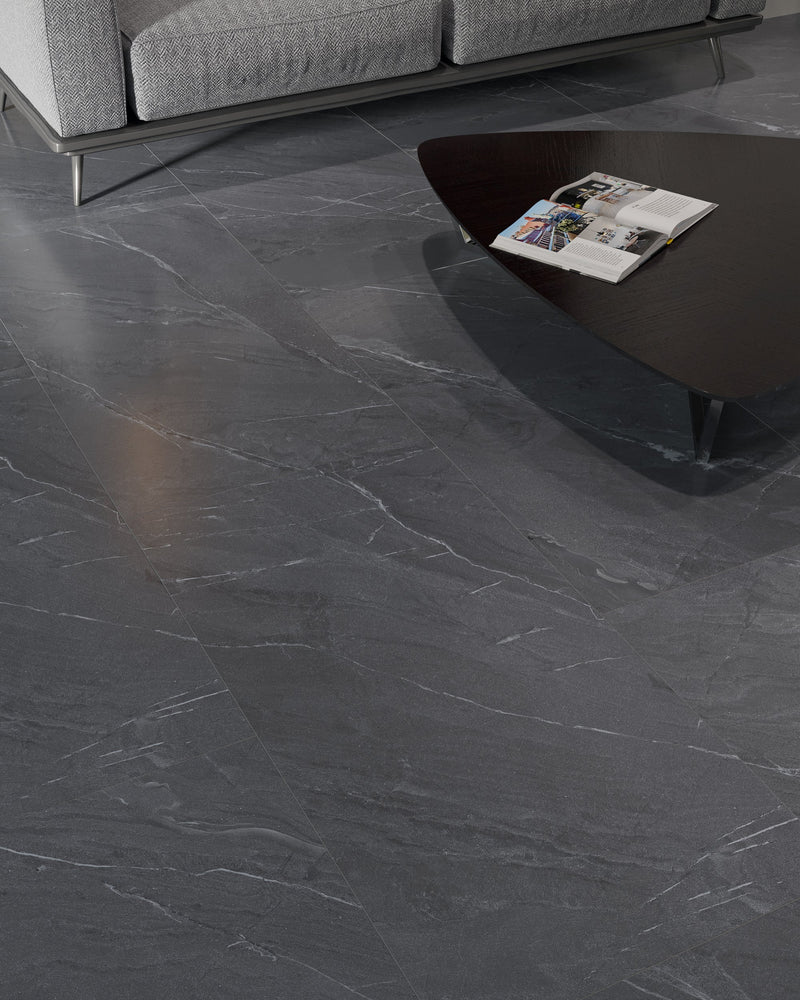 Carrelage sol/mur effet marbre anthracite mat, dimensions 60 x 120 x 0.7 cm, offrant une élégance intemporelle et durabilité pour intérieur raffiné.