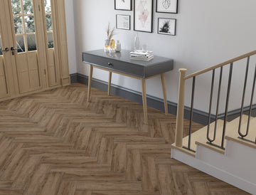 Carrelage sol/mur effet bois naturel Mat HARDY NATURAL installé dans un intérieur moderne.
