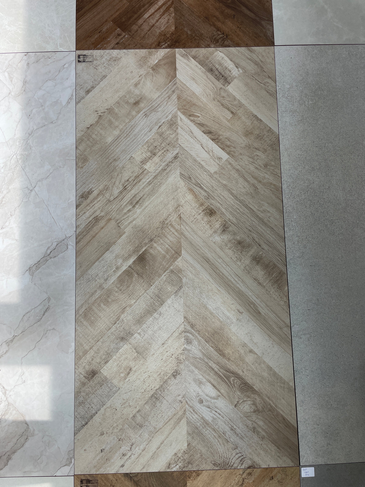Carrelage sol / mur effet bois chevron FISHWOOD BOULEAU l.60 x L.120 cm Mat LIMCARO - photo réelle 1