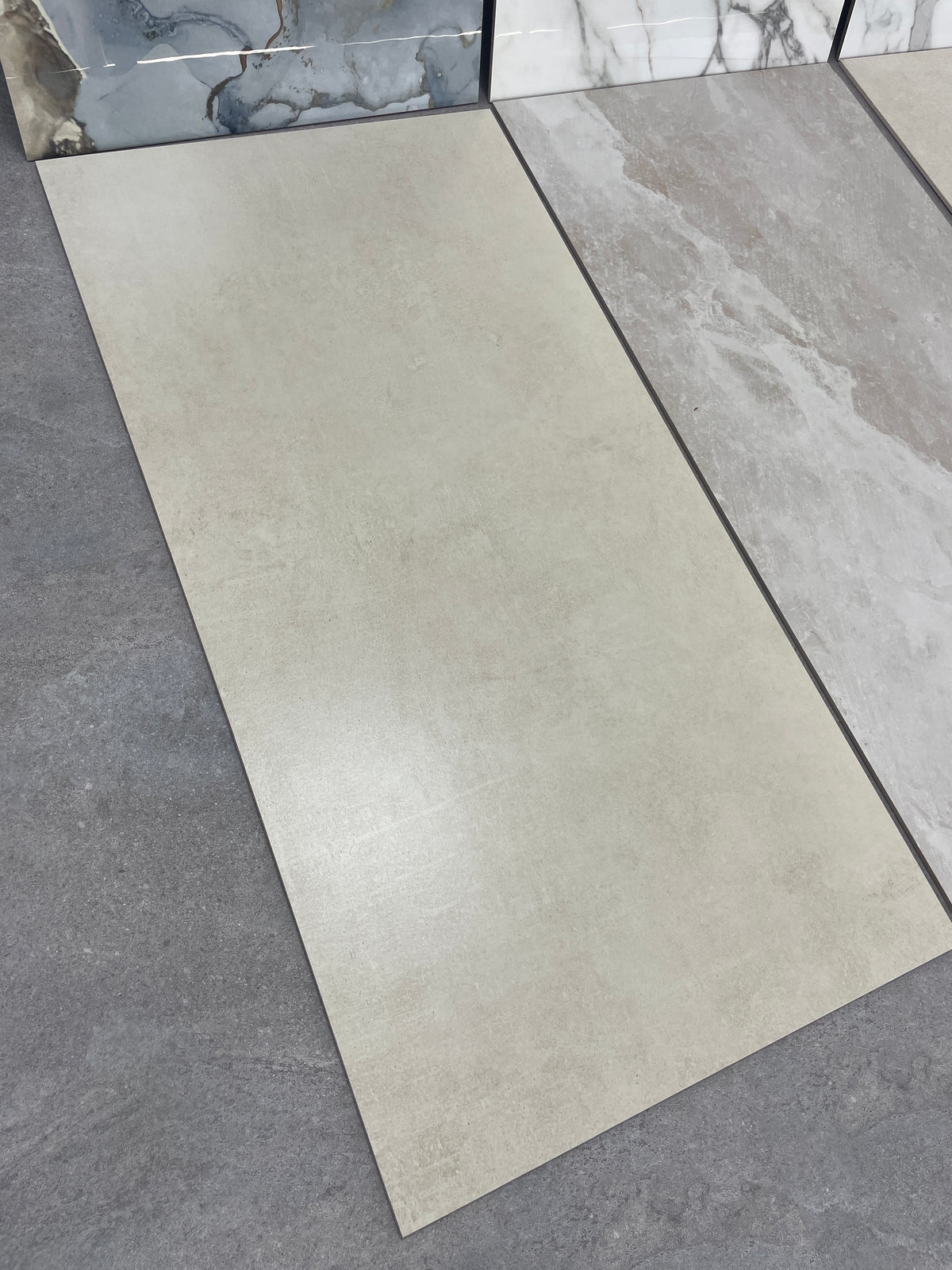 Carrelage sol / mur effet béton FABBRICA BEIGE l.60 x L.120 cm Mat LIMCARO - photo réelle 1